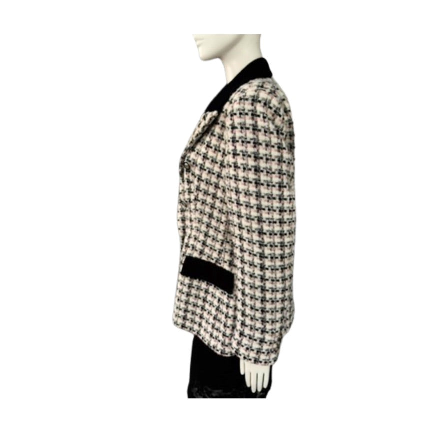 Houndstooth patterned blazer on a mannequin against a white background