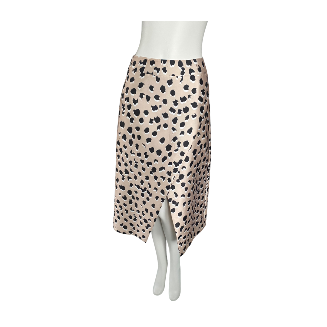 Skirt with cheetah pattern on a mannequin against a white background