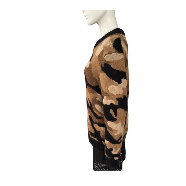 Camouflage-patterned sweater on a mannequin against a white background