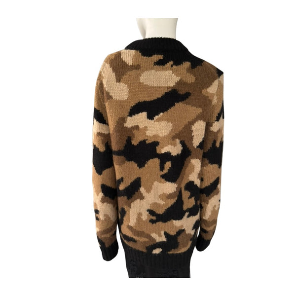 Camouflage-patterned sweater on a mannequin against a white background