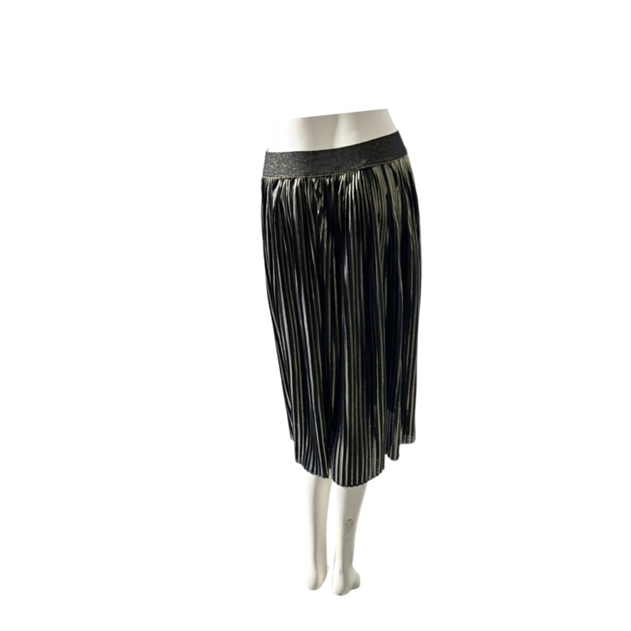 Black and gold pleated skirt on a mannequin against a white background