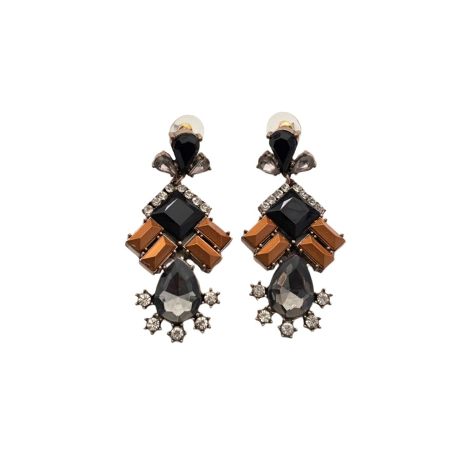 Pair of earrings with geometric design on a white background