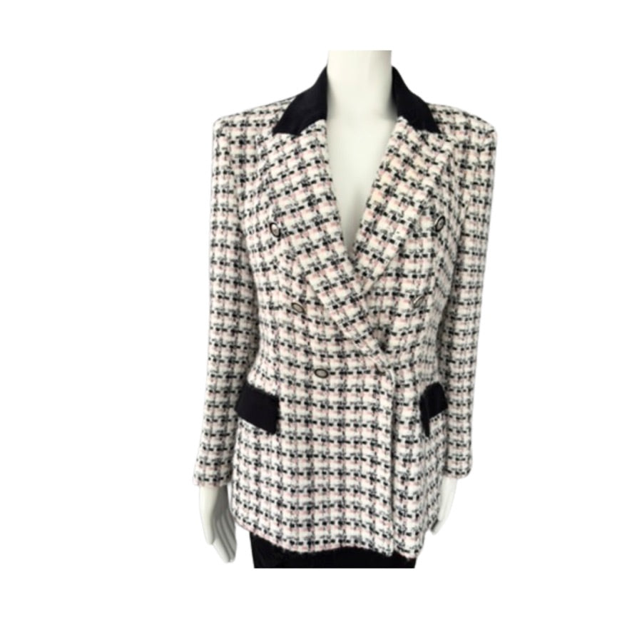 Houndstooth patterned blazer on a mannequin against a white background